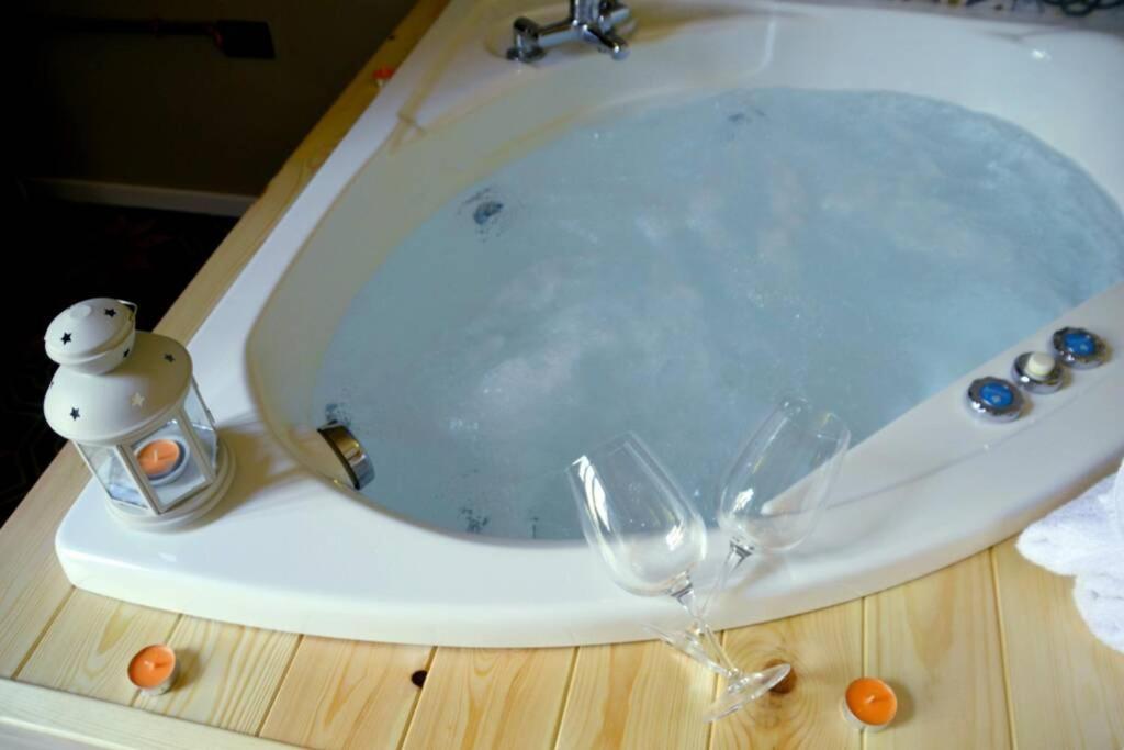 Wineexperience- Wine&Jacuzzi Suite Lecce Exterior foto