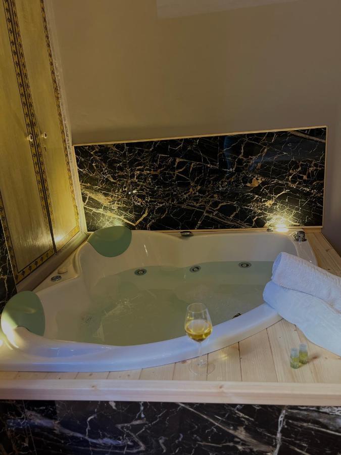 Wineexperience- Wine&Jacuzzi Suite Lecce Exterior foto